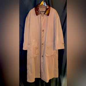 Salvatore Ferragamo two piece trench coat size 54 EU - XL US.
